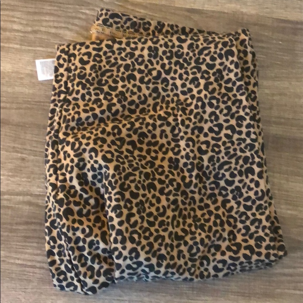 Bundle 2/$20 Old Navy Leopard Leggings
